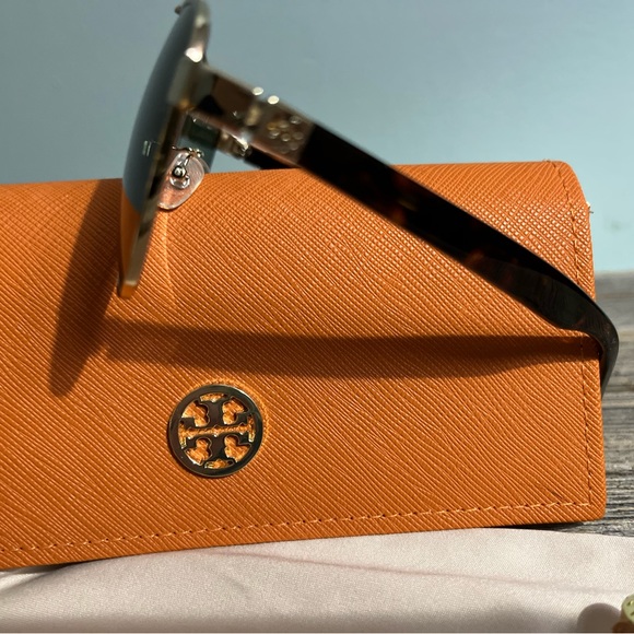 Tory Burch Goldtone & Dark Green
Polarized Sunglasses